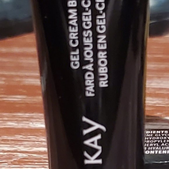 Berry Happy Gel Cream Blush - LIMITED EDITION- Mary Kay - Picture 8 of 8